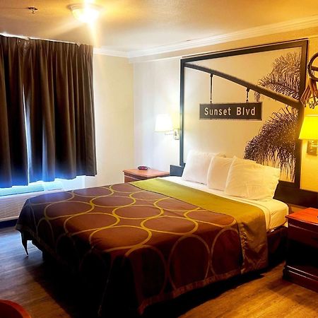 Super 8 By Wyndham Hollywood/La Area Motell Los Angeles Exteriör bild