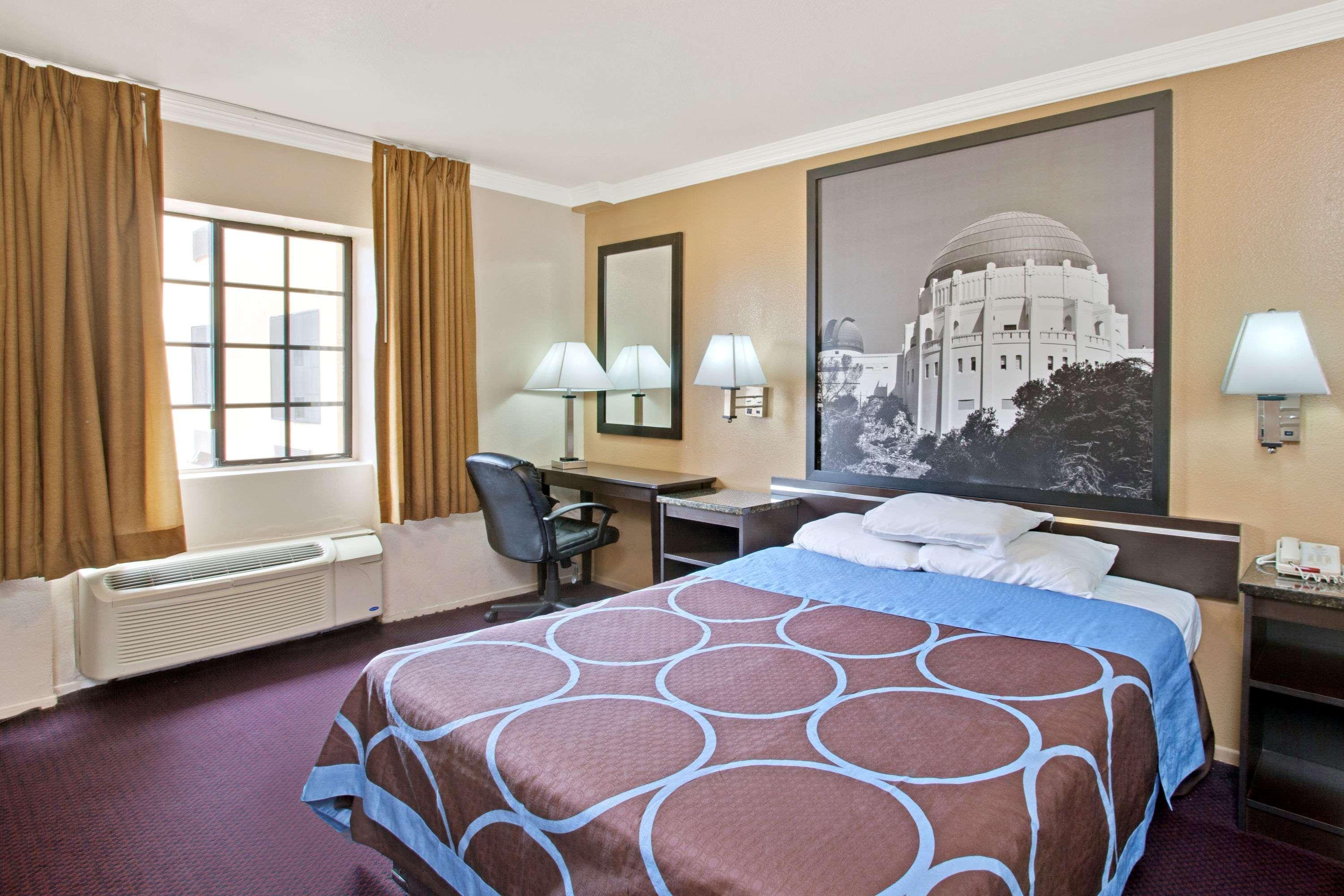 Super 8 By Wyndham Hollywood/La Area Motell Los Angeles Exteriör bild