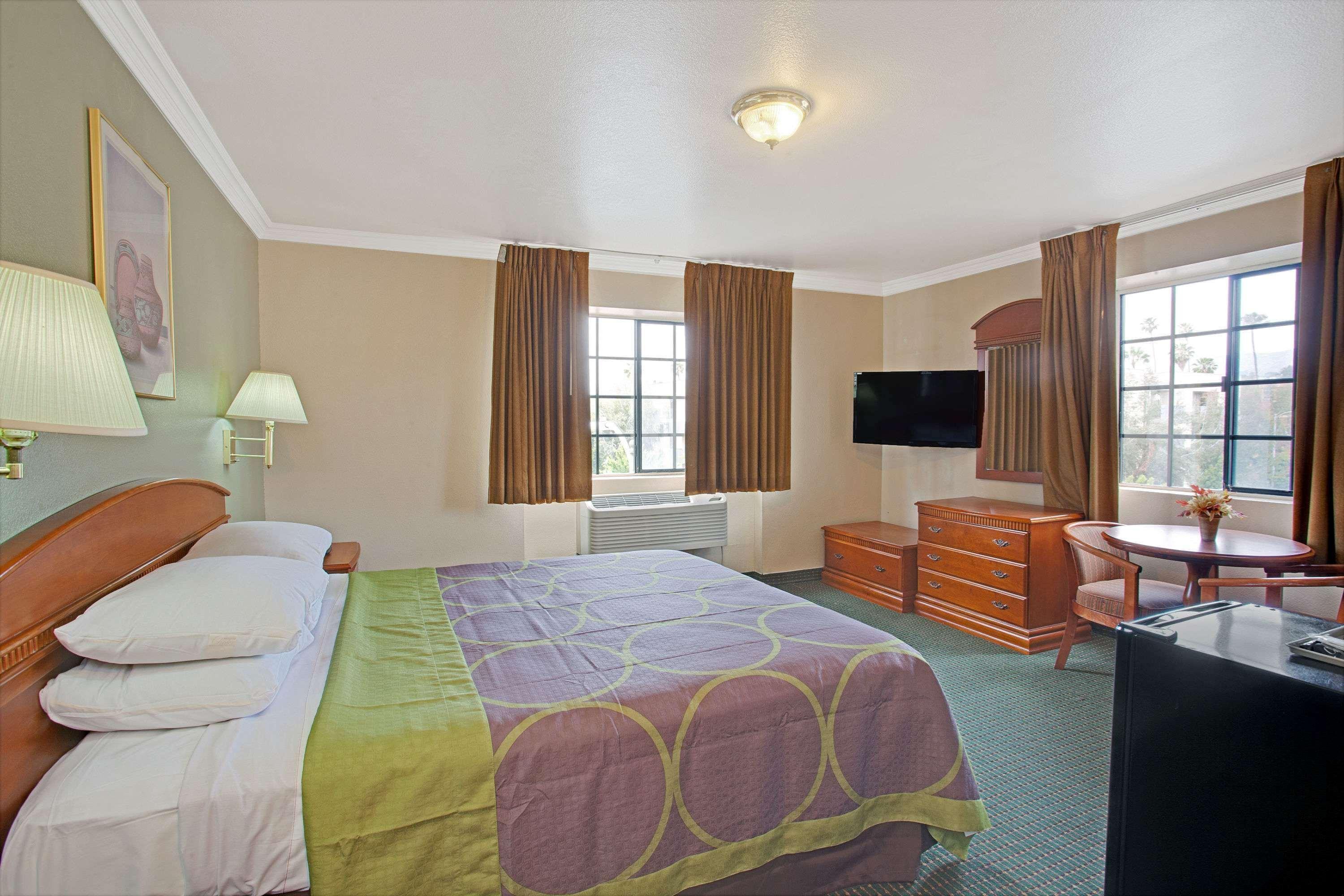 Super 8 By Wyndham Hollywood/La Area Motell Los Angeles Exteriör bild