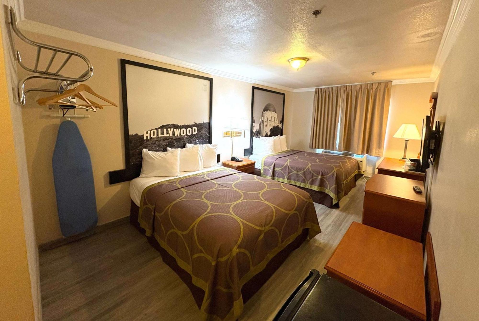 Super 8 By Wyndham Hollywood/La Area Motell Los Angeles Exteriör bild